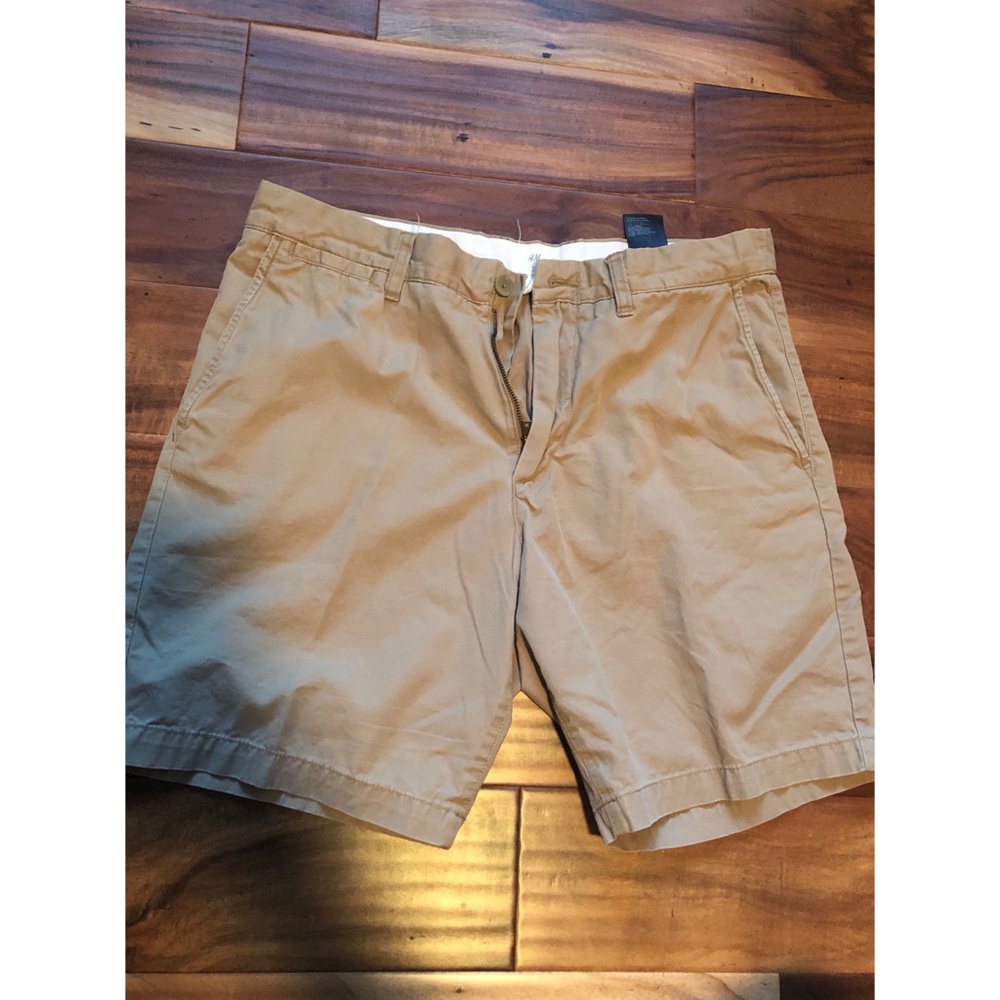 H&M men’s khaki shorts LIKE NEW